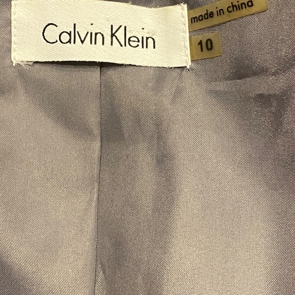 Calvin Klein dress. Retro style. Button up with belt. Fully lined. Sz 10 - Picture 13 of 16